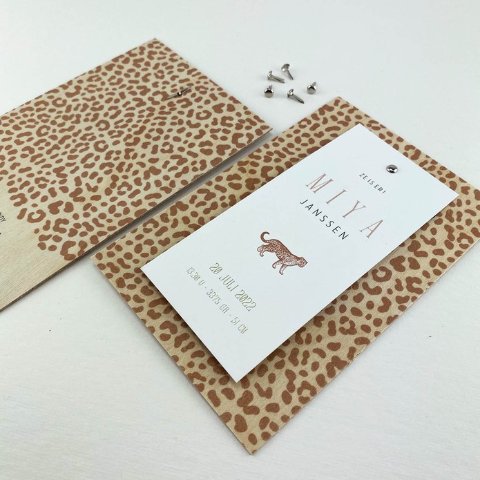 Geboortekaartje hout klembord panterprint Miya